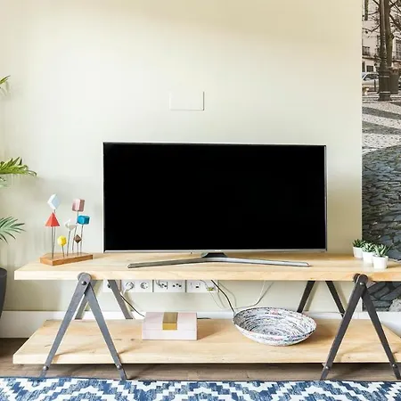 Plum Guide - City Portal Apartment