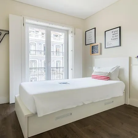 Plum Guide - City Portal Apartment Lisbon